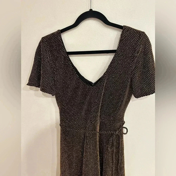 NWOT LEITH gold pin stripe fit & flare flutter sleeve v neck tie belt dress XS-M - Picture 12 of 15